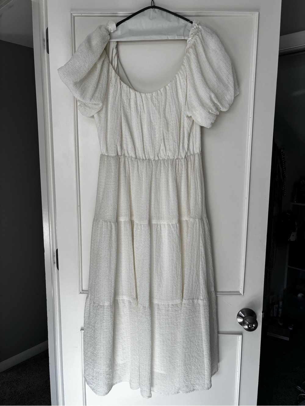 Astr White Puff-Sleeve Tiered Maxi Dress
